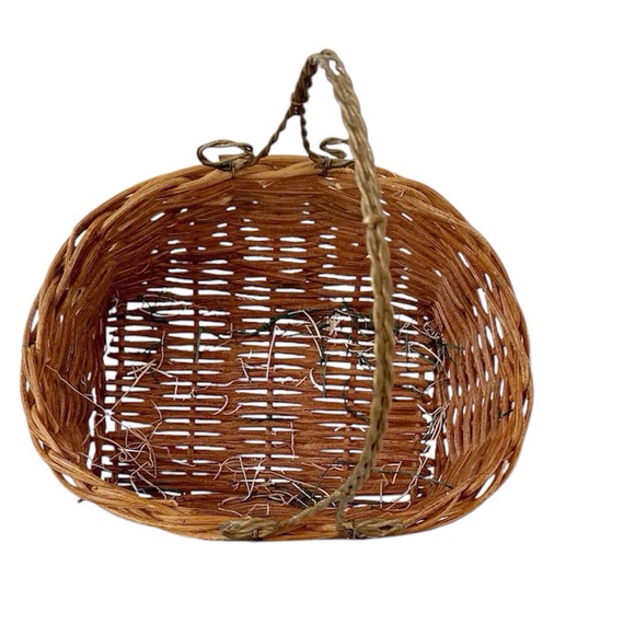 Vintage Wicker Basket – Great for Easter or Gift Baskets - Picture 6 of 10